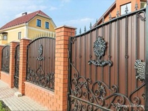 Кирпичный забор с ковкой  150 метров фото в Лыткарино
