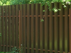 Забор из евроштакетника с бетонированием столбов 12 метров фото в Лыткарино